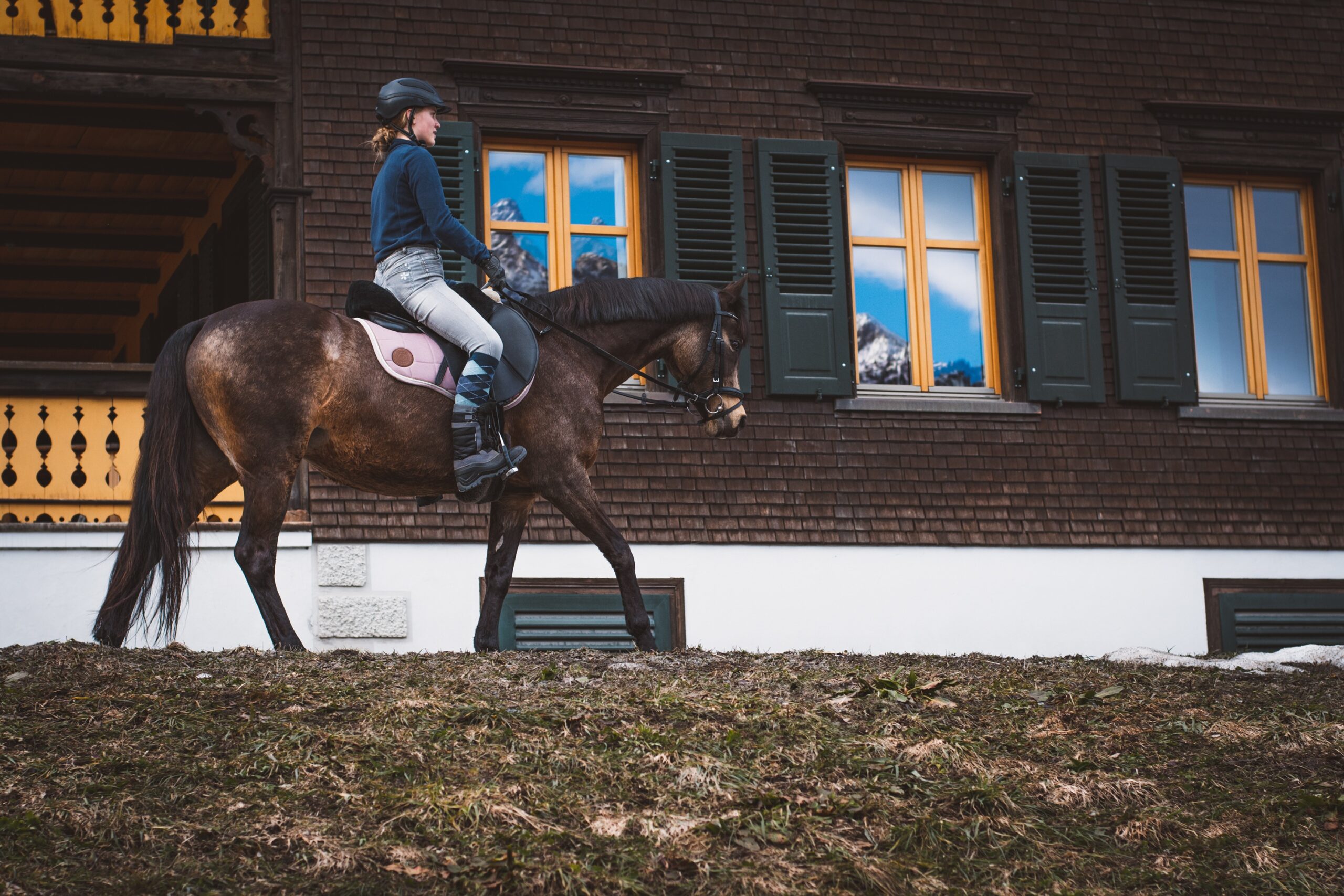 乗馬をする女性
